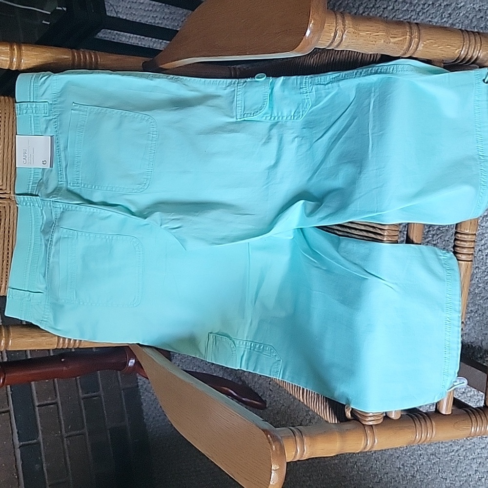 Style & Co blue, mid rise, comfort waist capris, size 6 - Picture 7 of 11